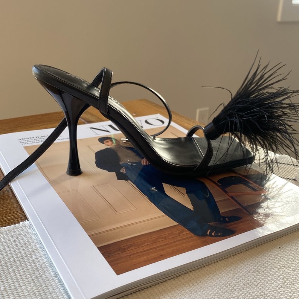 Size :US 8 Public Desire Black Feathered Heels